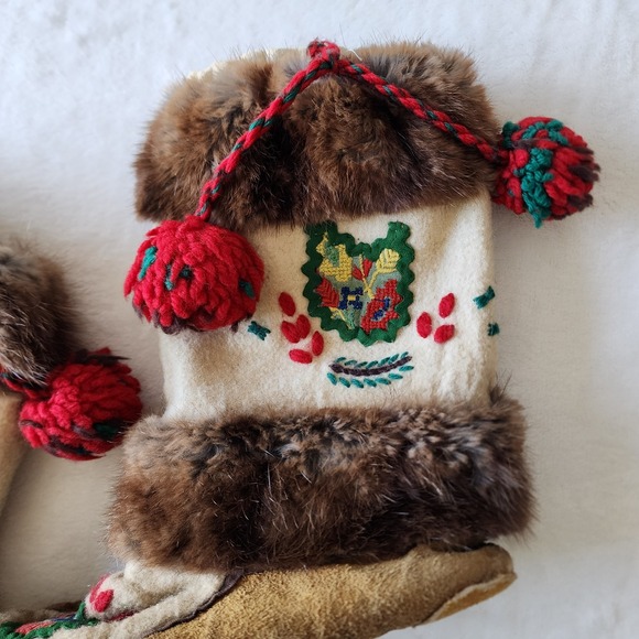 VTG Leather Moccasins Mukluks Native American Made Suede Fur Wool Embroidery 70s - Picture 4 of 16